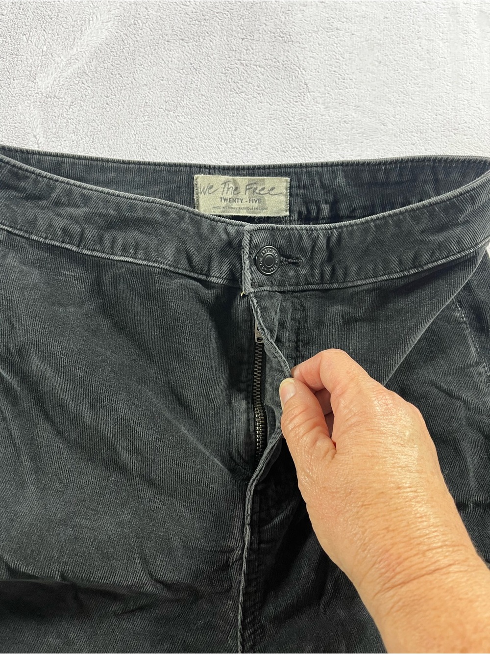 We The Free Women’s Raw Hem Corduroy Bell Bottoms Size 25 Light Black/Dark Gray - Picture 8 of 16